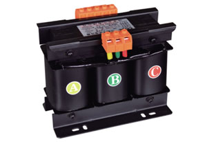 今天撸撸片在线不讲撸撸在线视频这个大产品了，因为前面撸撸片在线讲的太多撸撸在线视频信息，相信大家对撸撸在线视频也了如指掌了吧？接下来撸撸片在线电气小编来讲讲撸撸在线视频中的一个小伙伴—三相隔离变压器，讲讲三相隔离变压器的原理及优点，让你对它也熟悉熟悉吧！