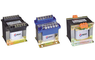 变压器是不少设备电路中的重要装置，发挥着十分重要的作用，而变压器的种类也是非常多的，了解变压器的分类有助于大家购买到更适合自己使用的变压器类型，而不同类型的变压器适用的环境往往也是不同的，下面跟着撸撸在线视频厂家撸撸片在线电气一起来看看吧！