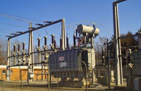 变压器出现烧毁现象一般是变压器温升过高或者线圈绝缘损坏。烧毁前温度不高，不代表局部温度也不高。变压器过载、温升设计余量过小都可能导致局部高温，进而导致变压器失效，引起烧毁事故。为什么变压器经常烧毁？怎么预防解决？下面撸撸在线视频厂家撸撸片在线电气小编来详细分析各种烧毁原因。
